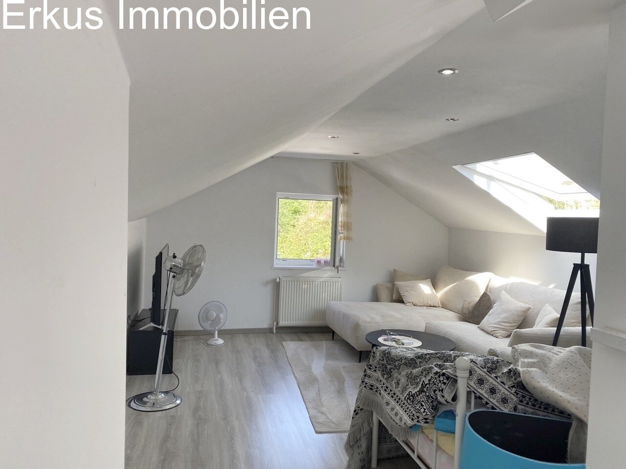Moderne 2-Zimmer-Dachgeschosswohnung mit Gartennutzung Moderne 2-Zimmer-Dachgeschosswohnung mit Gartennutzung